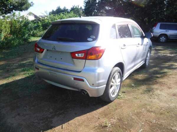 MITSUBISHI RVR
