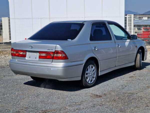 TOYOTA VISTA