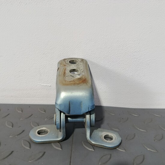 Петли на дверь