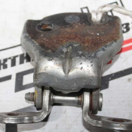 Петли на дверь