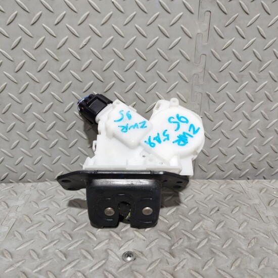 Замок багажника