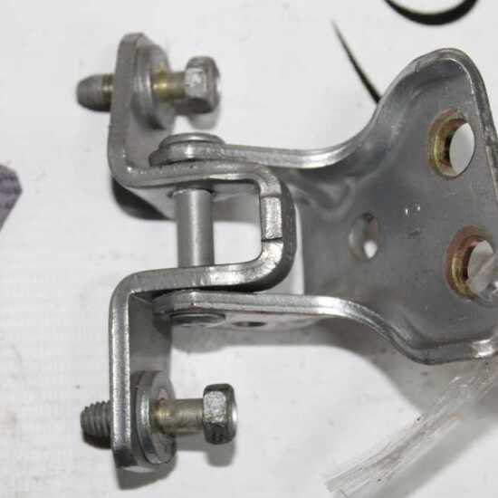 Петли на дверь