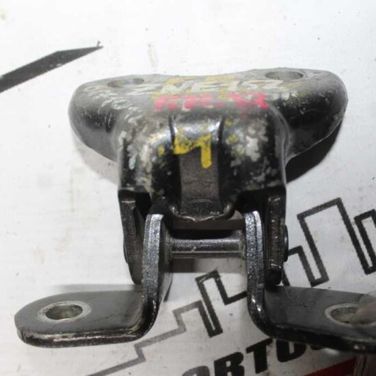 Петли на дверь