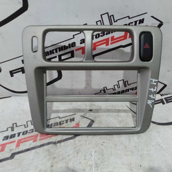 Консоль автомагнитолы