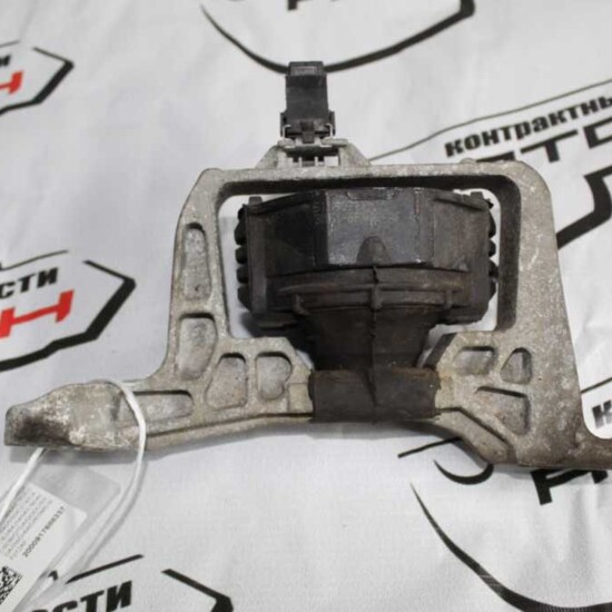 Подушка двигателя