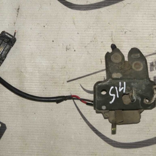 Замок багажника