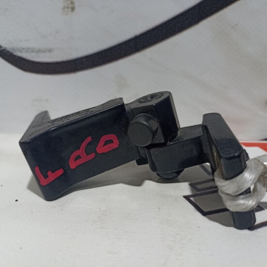 Петли на дверь