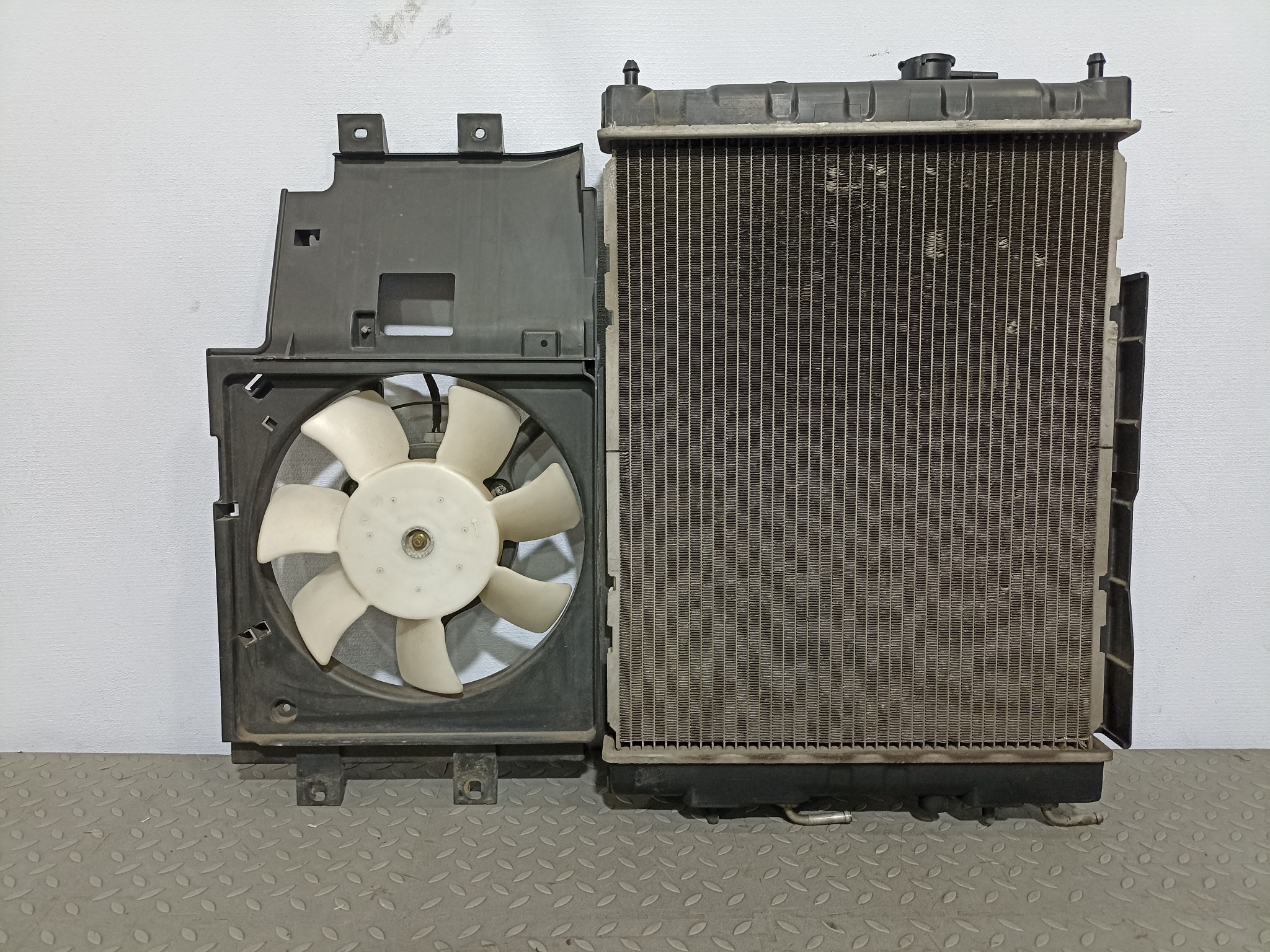 РАДИАТОР ДВИГАТЕЛЯ NISSAN 214602U300  QA6112Z