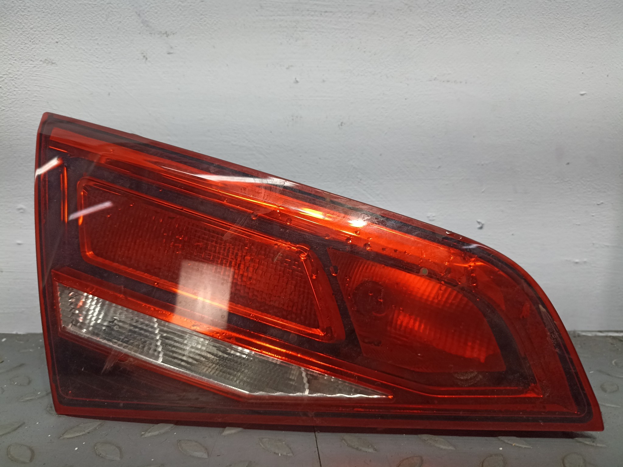 ФАЛЬШПАНЕЛЬ AUDI ЛЕВАЯ 8V4945093A TE169Z