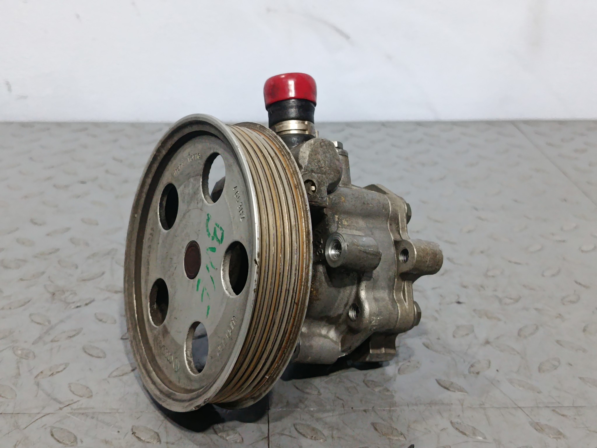 ГУР AUDI 8E0145153ES D2182