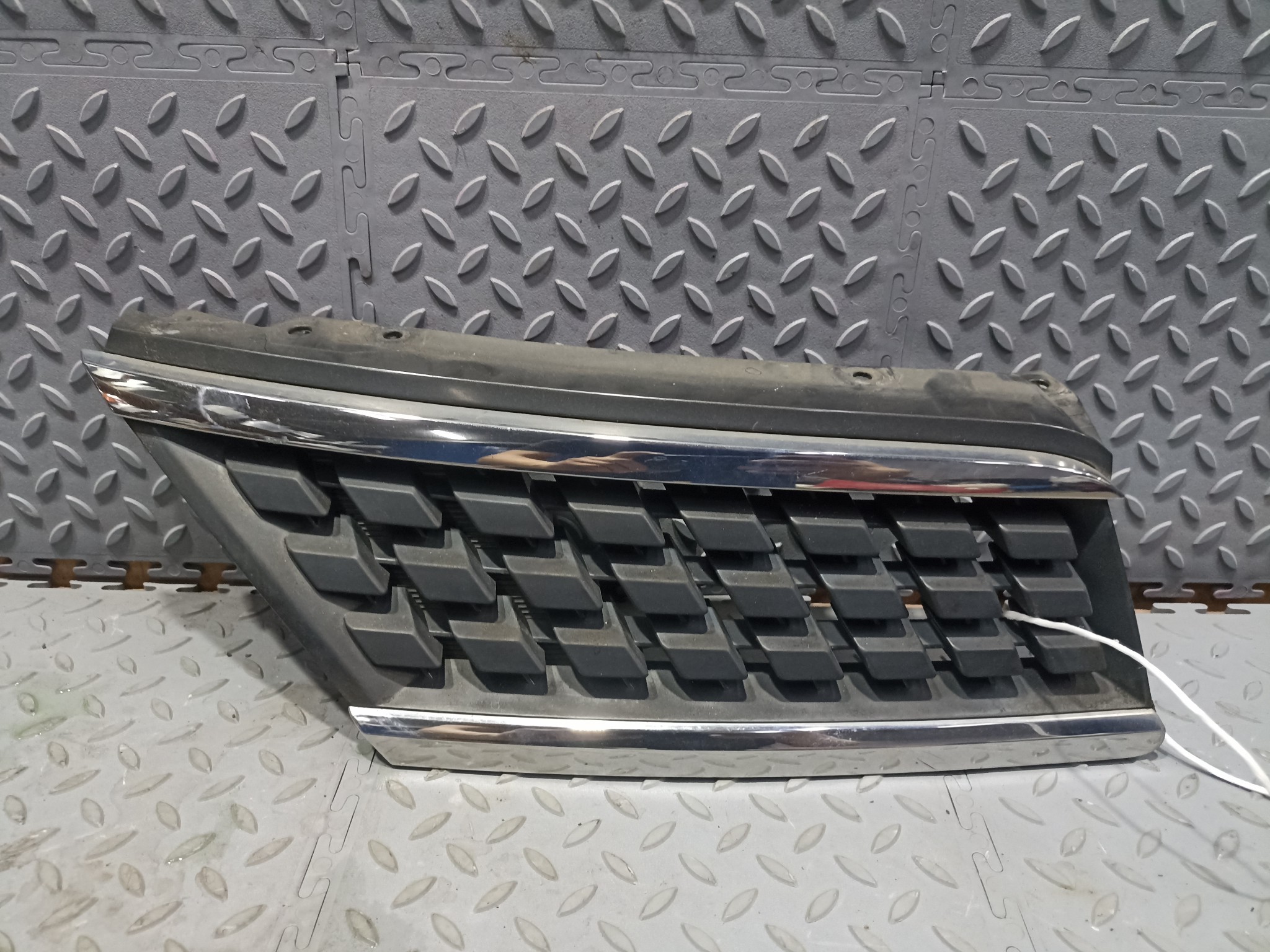 РЕШЕТКА РАДИАТОРА NISSAN ПРАВАЯ 62320ED000  VB1487Z