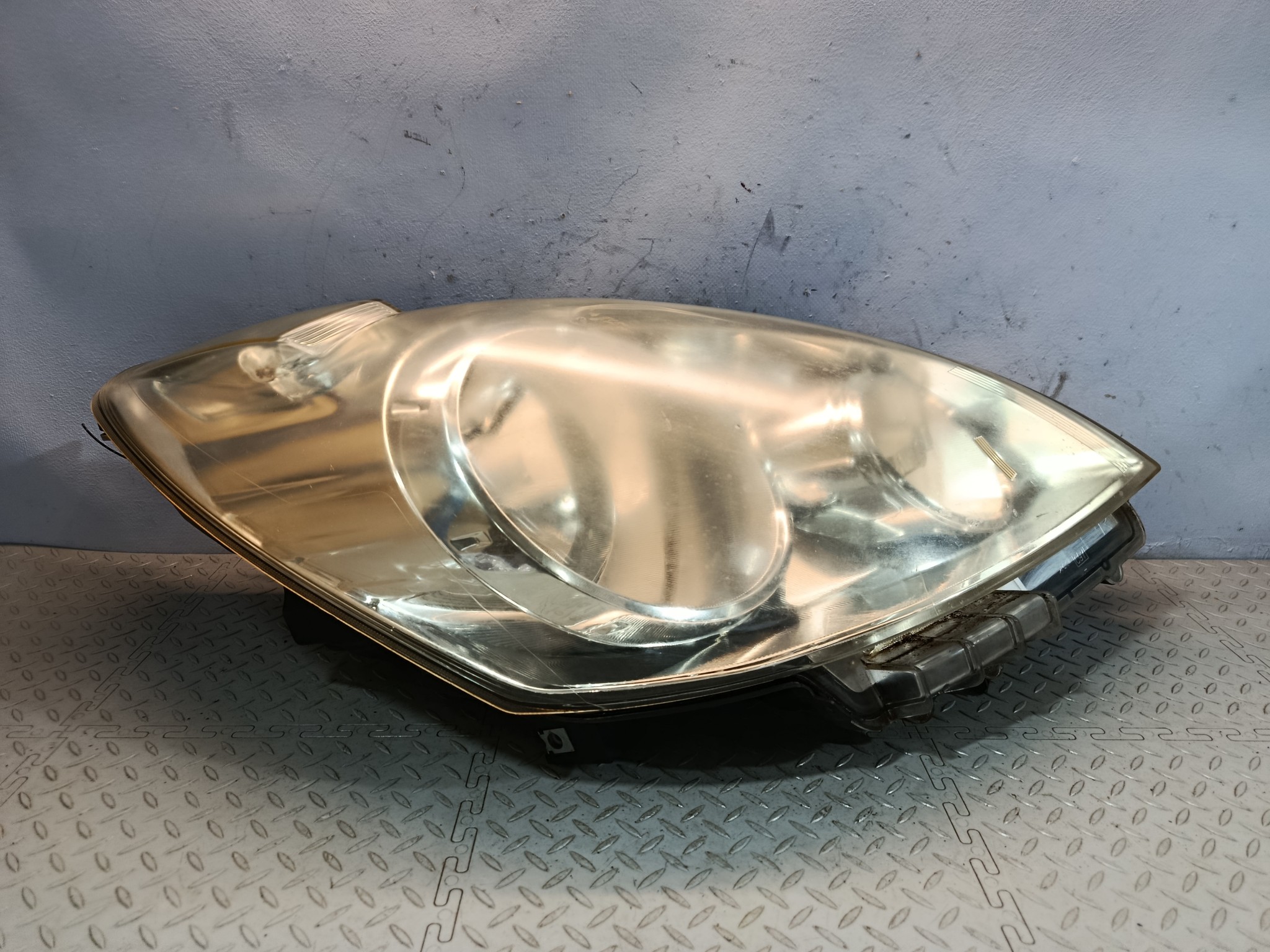 ФАРА NISSAN ПРАВАЯ 260108Y20A  KB2158