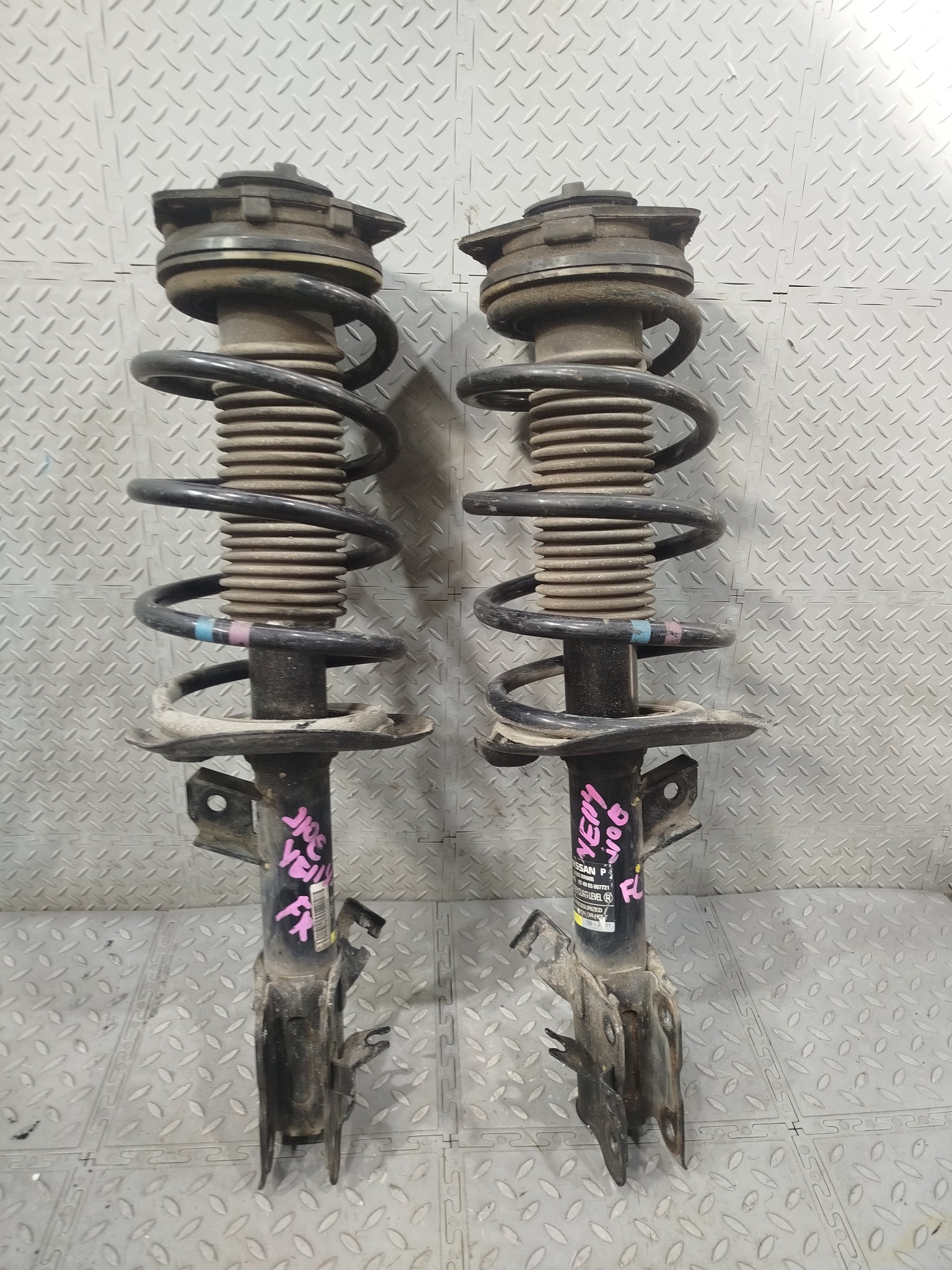 СТОЙКА ХОДОВКИ NISSAN RENAULT ПЕРЕДНЯЯ ЛЕВАЯ ПРАВАЯ E4303JG01A YE114