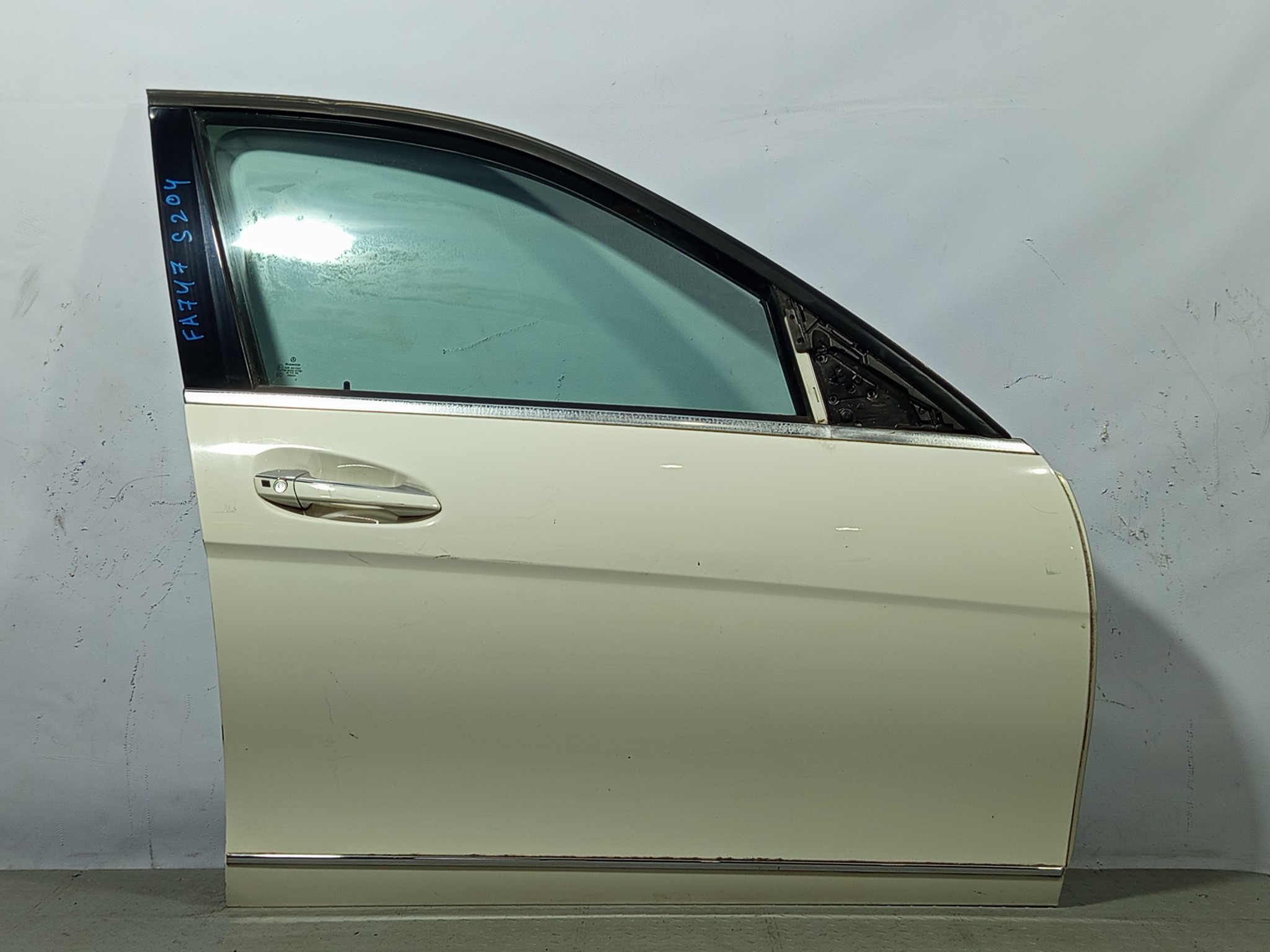 ДВЕРЬ MERCEDES-BENZ C-CLASS A2047200205 ПЕРЕДНЯЯ ПРАВАЯ белый, 650U FA747
