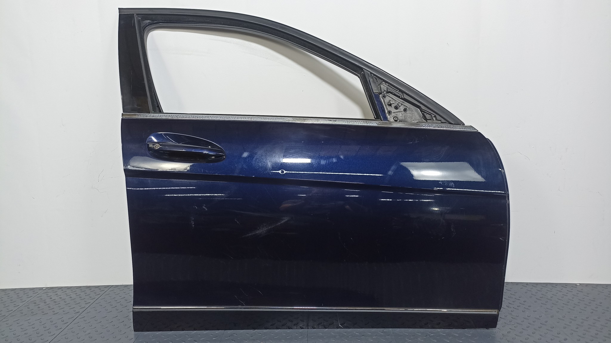 ДВЕРЬ MERCEDES-BENZ C-CLASS A2047200205 ПЕРЕДНЯЯ ПРАВАЯ темно-синий, 890U FA1041