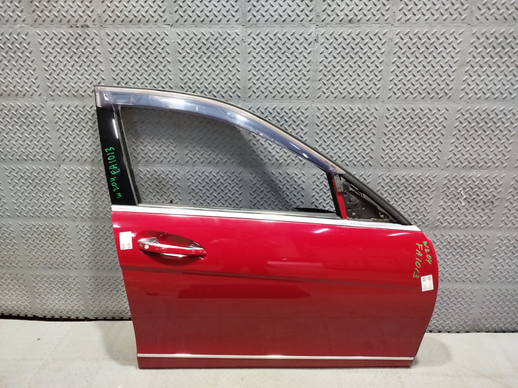 ДВЕРЬ MERCEDES-BENZ C-CLASS A2047200205 ПЕРЕДНЯЯ ПРАВАЯ красный, 590U FA1013