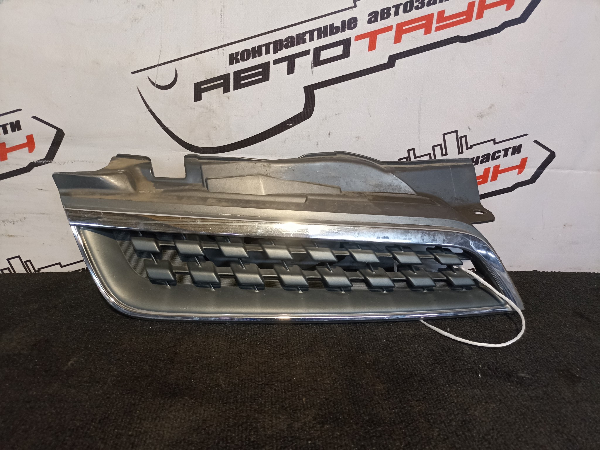 РЕШЕТКА РАДИАТОРА NISSAN ПРАВАЯ QA5367Z