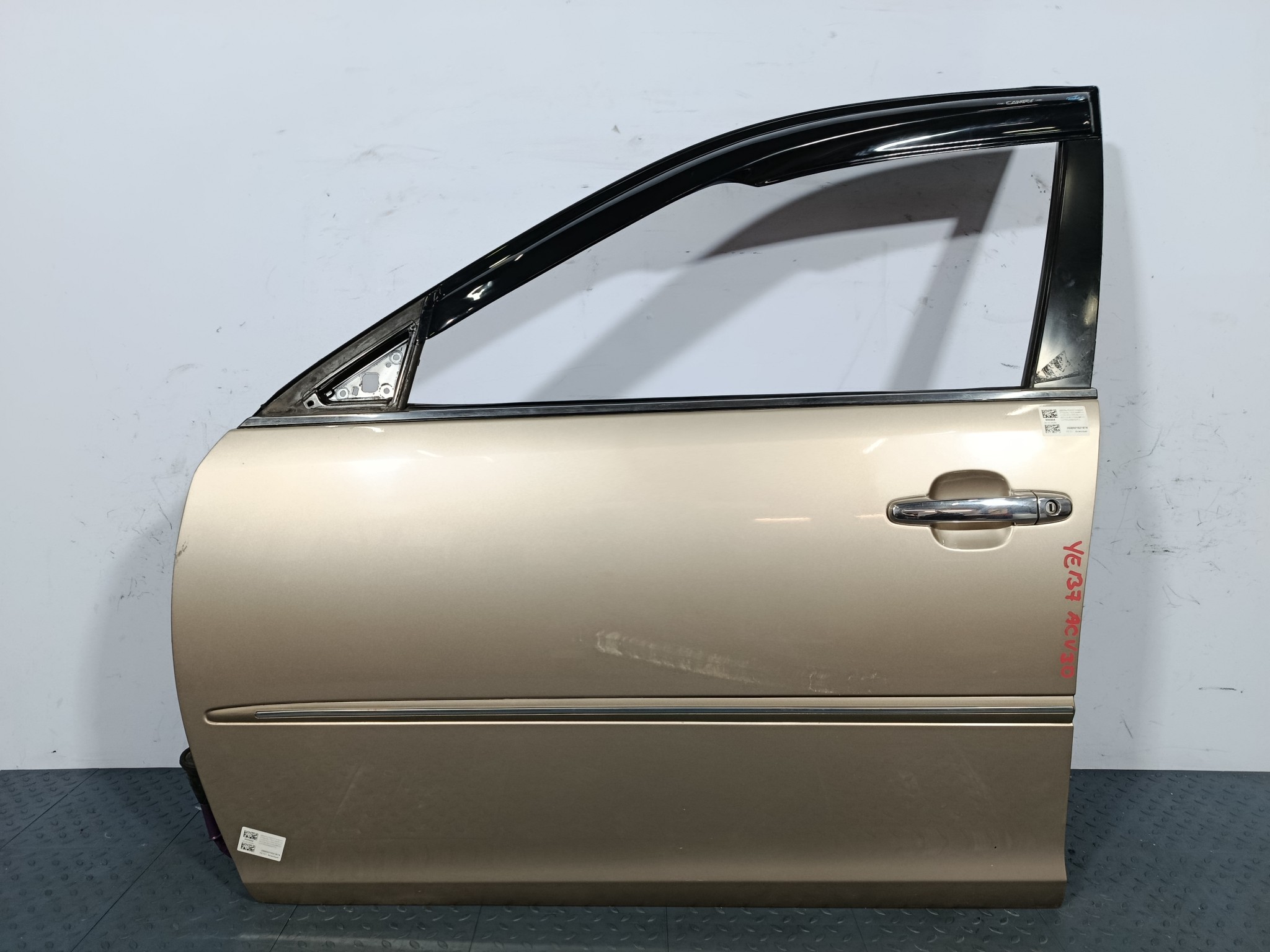 ДВЕРЬ TOYOTA DAIHATSU ALTIS CAMRY 67002AA052 ПЕРЕДНЯЯ ЛЕВАЯ бежевый, 4Q2 YE137