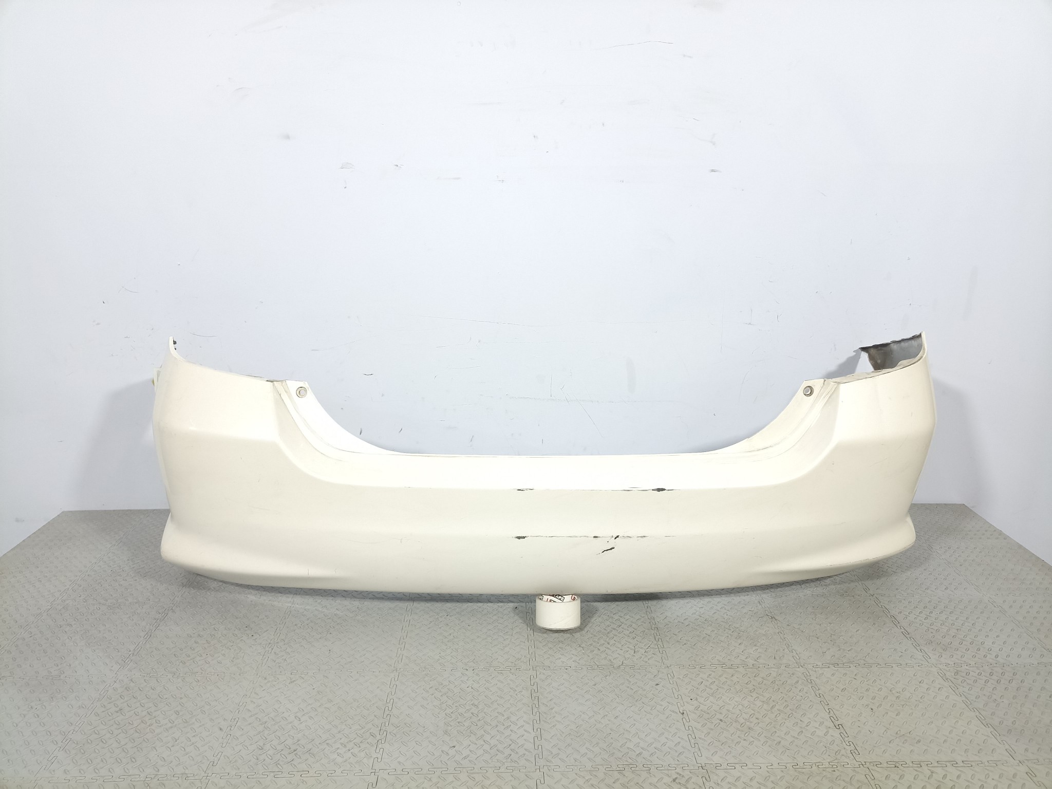 БАМПЕР HONDA FIT JAZZ 71501SAA900ZA ЗАДНИЙ  белый, NH624P KE771