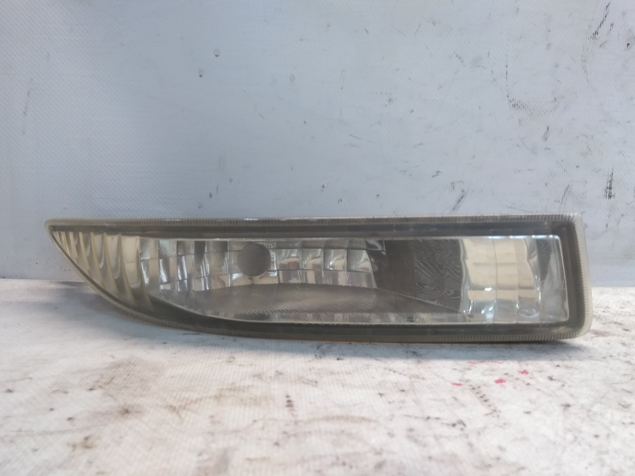 ТУМАНКА TOYOTA ПРАВАЯ 8121112150  XE275Z
