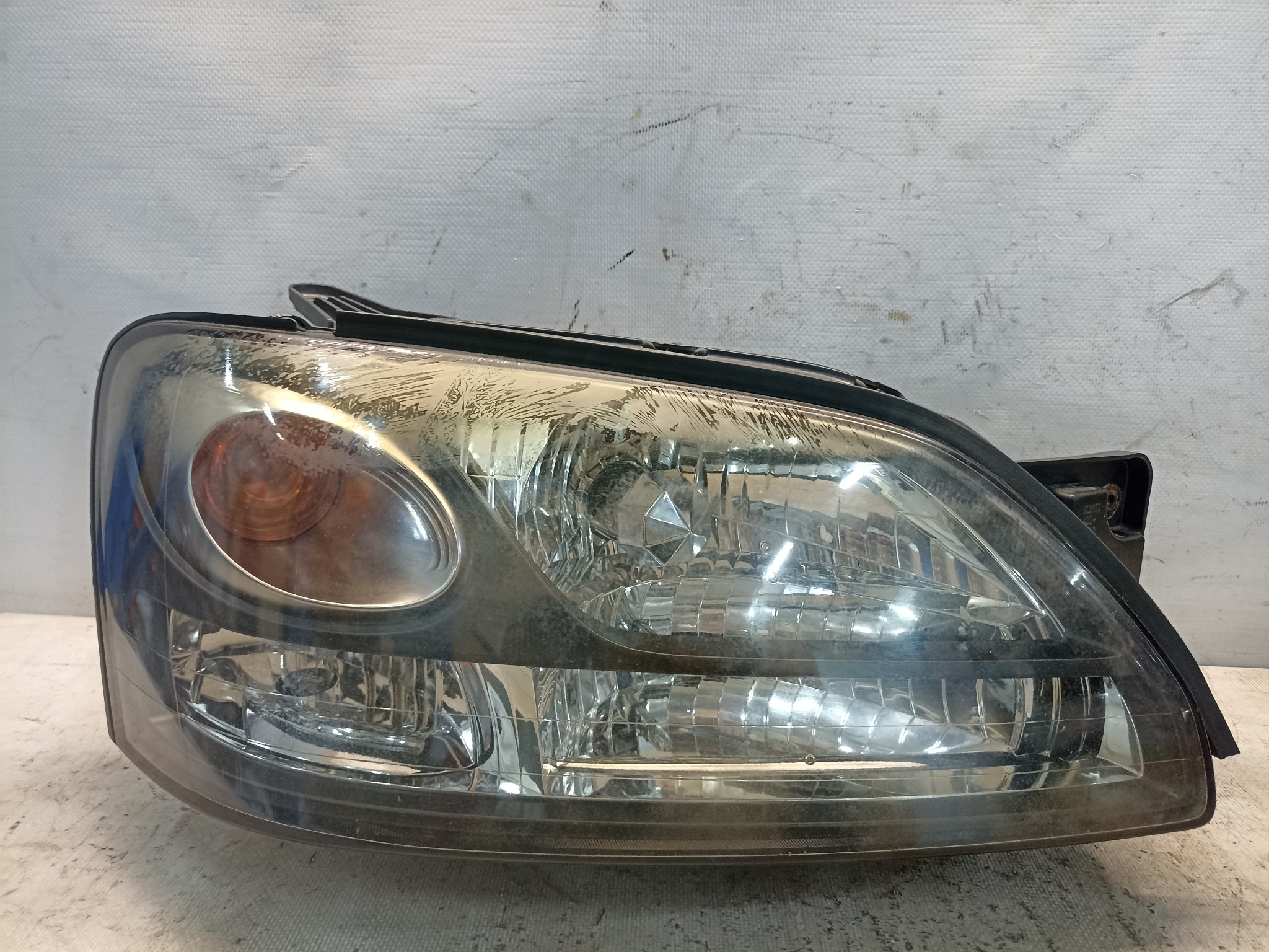 ФАРА SUBARU ПРАВАЯ 84001AE300  XA6697