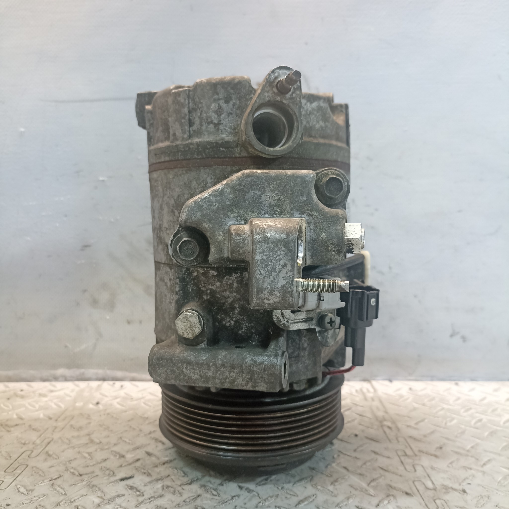 КОМПРЕССОР КОНДИЦИОНЕРА NISSAN INFINITI 926001CB0A D3326