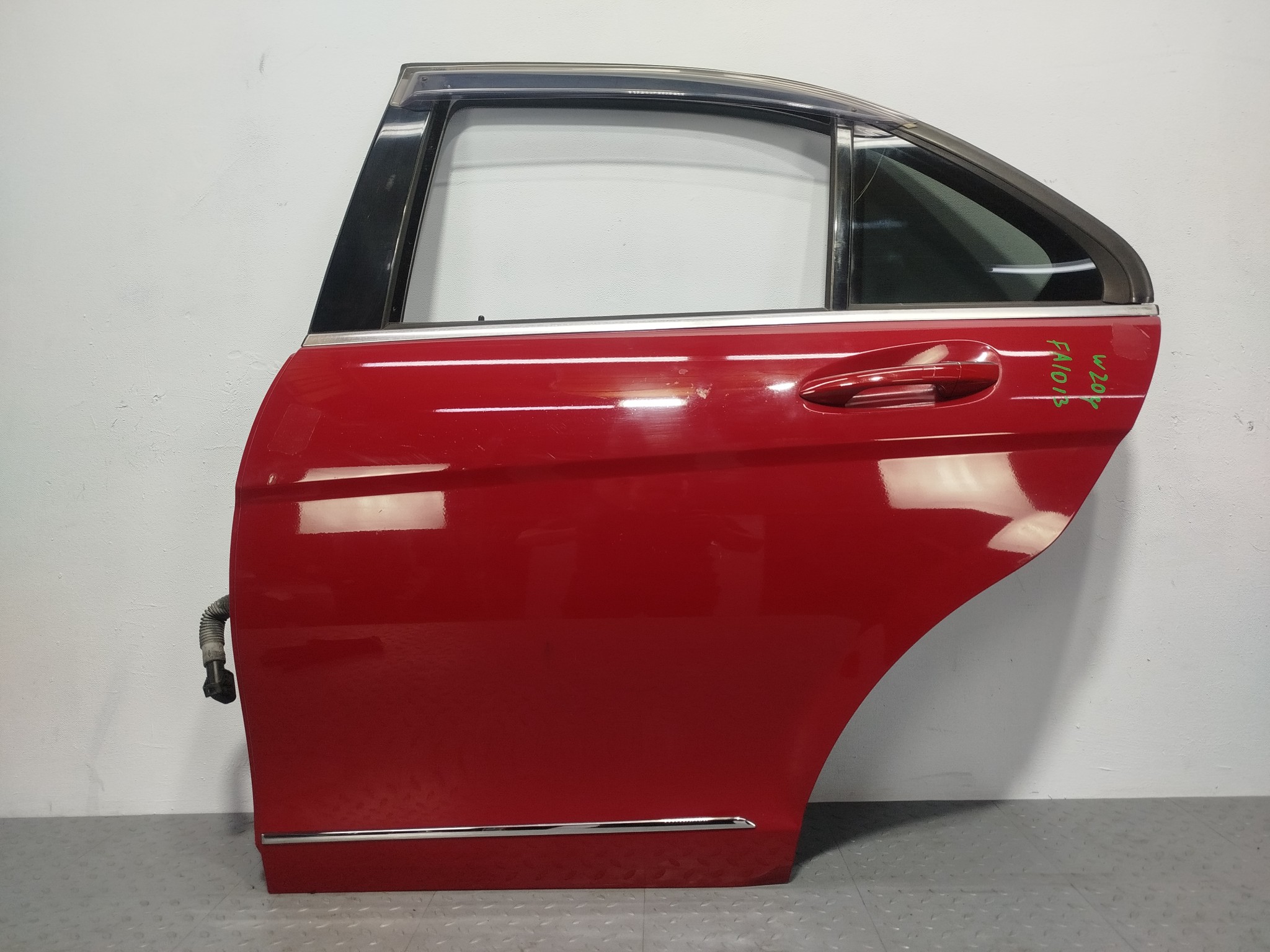 ДВЕРЬ MERCEDES-BENZ C-CLASS A2047302100 ЗАДНЯЯ ЛЕВАЯ красный, 590U FA1013