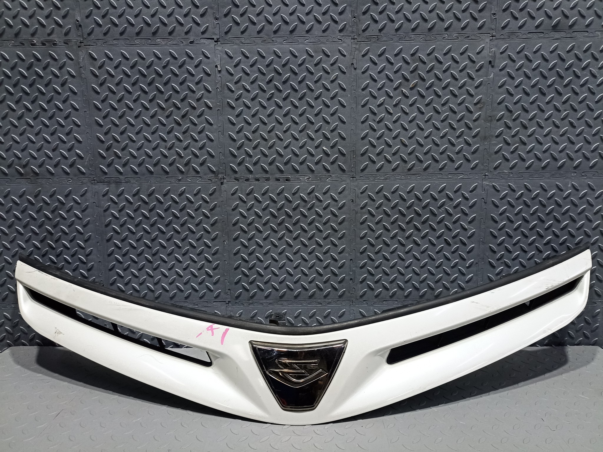 РЕШЕТКА РАДИАТОРА TOYOTA 5310128470B1  NA9072Z