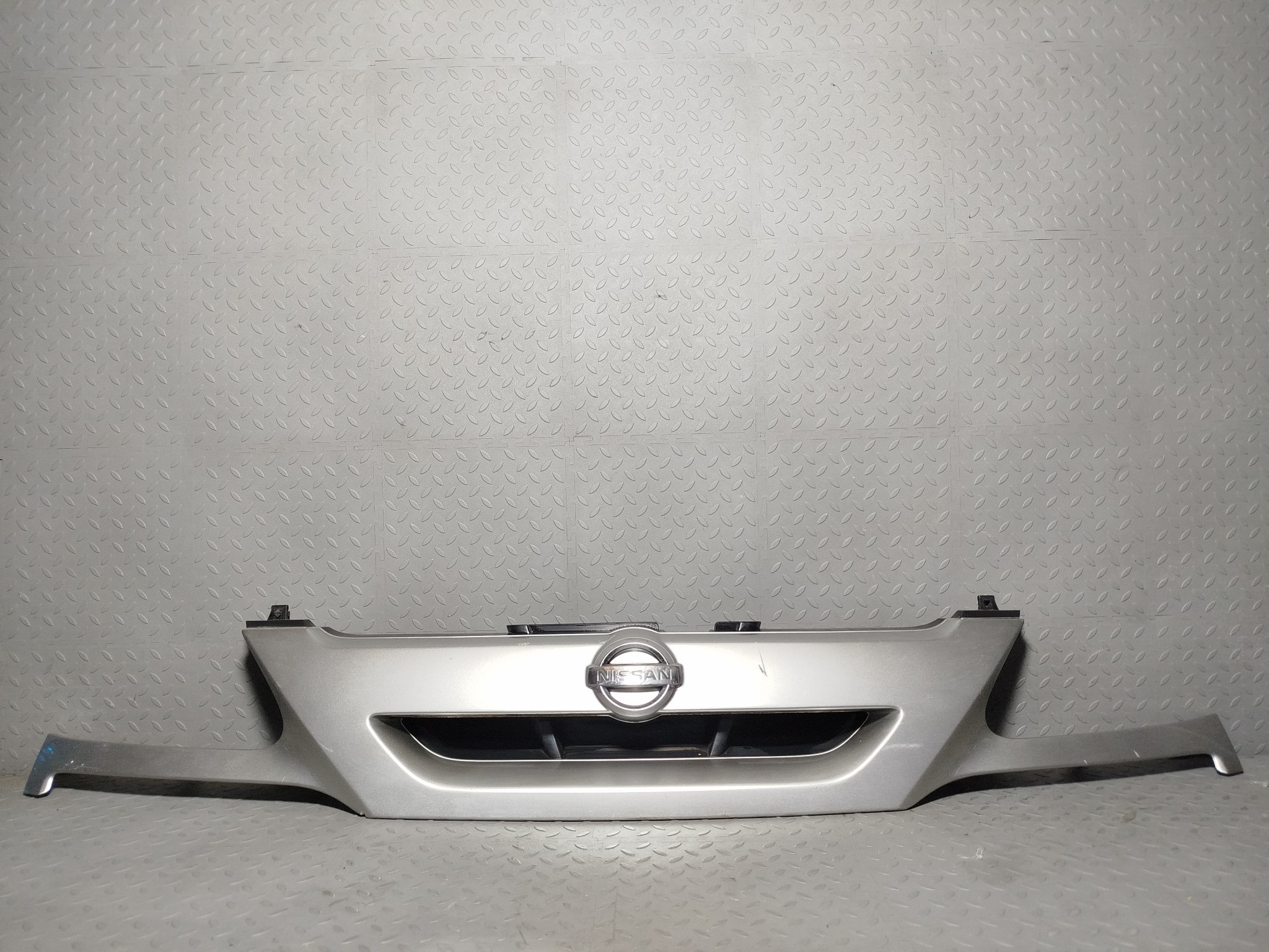 РЕШЕТКА РАДИАТОРА NISSAN 62310CX204 QE222Z