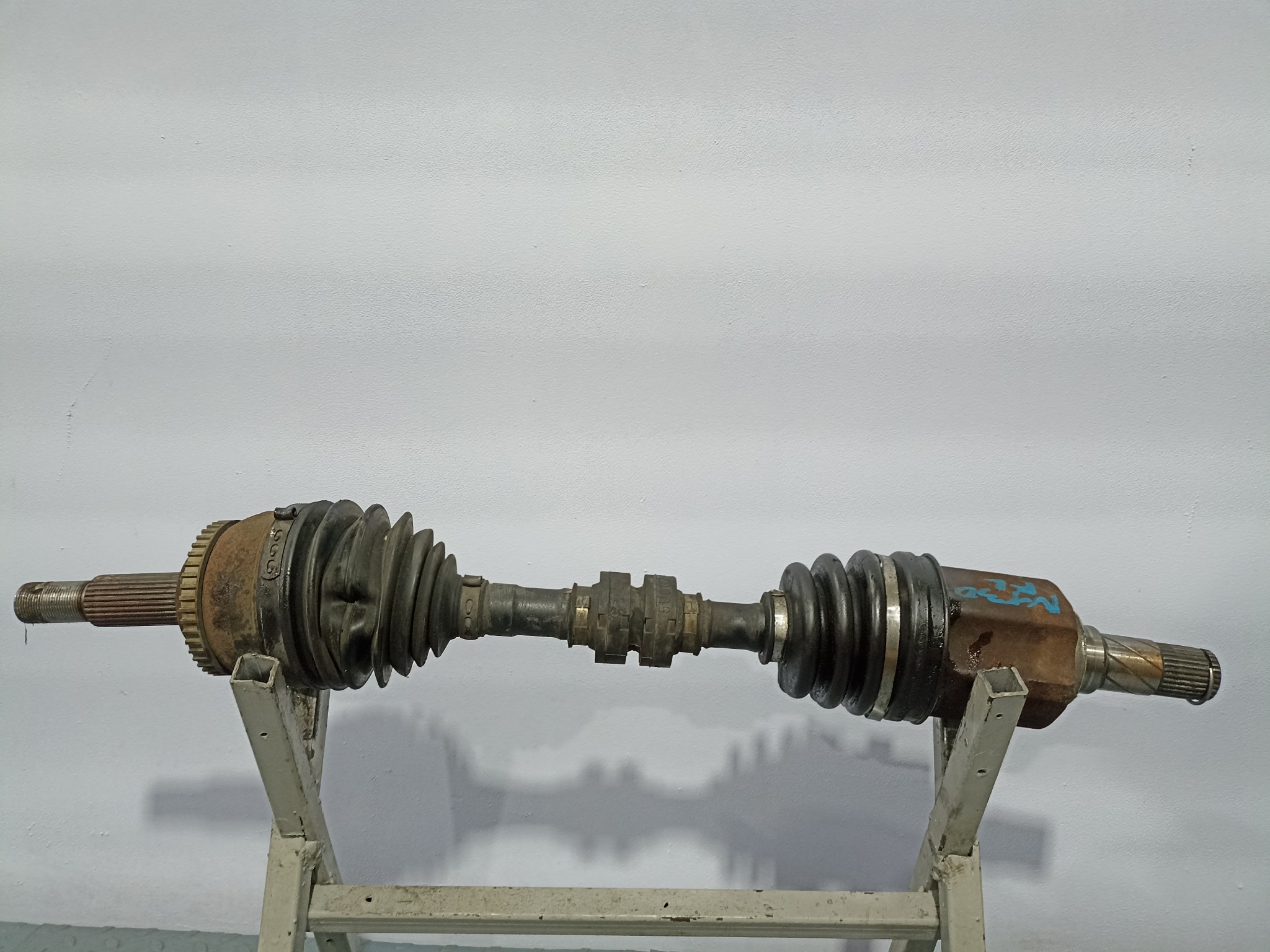 ПРИВОД NISSAN ПЕРЕДНИЙ ЛЕВЫЙ 391018H315  S4024