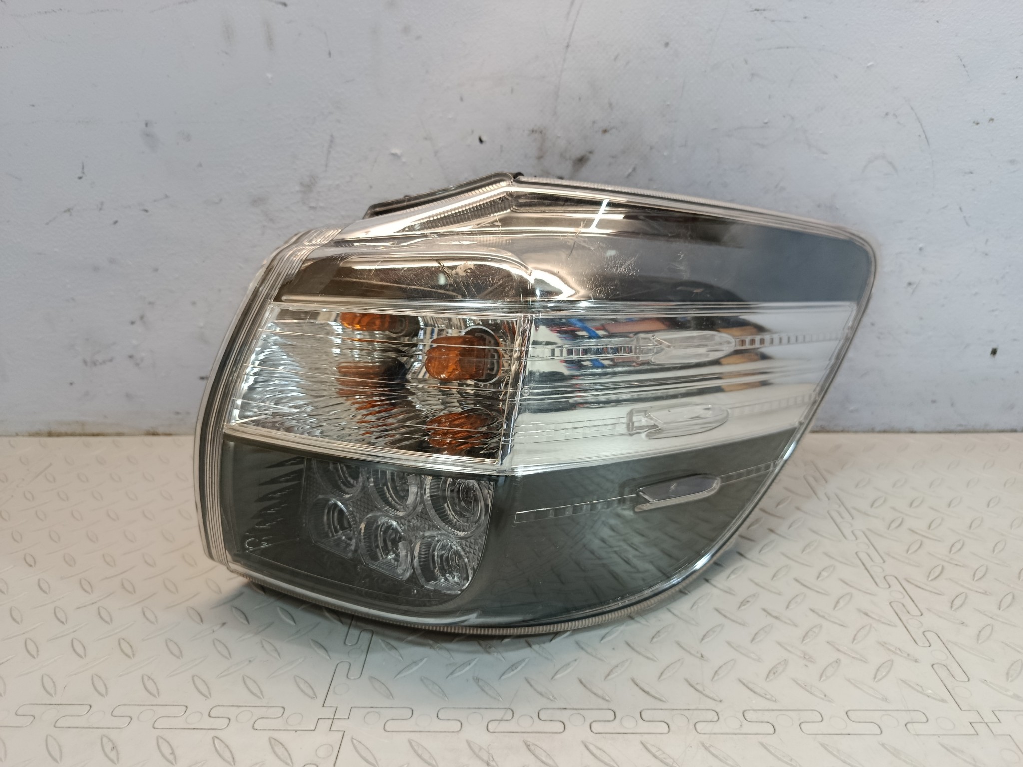 ФОНАРЬ TOYOTA ПРАВЫЙ 8155068060  YE064