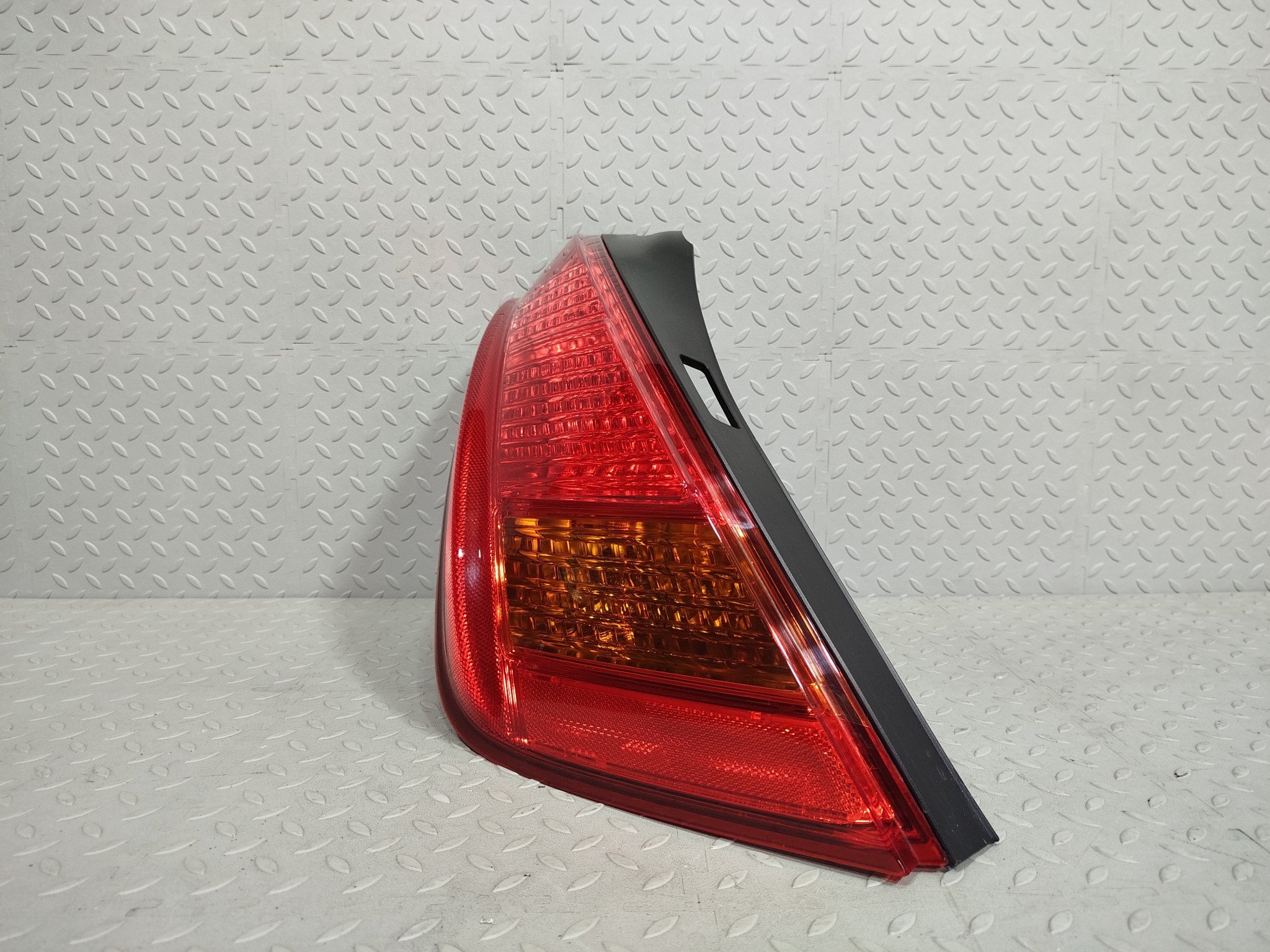 ФОНАРЬ NISSAN ЛЕВЫЙ 26555CB025  KB2399