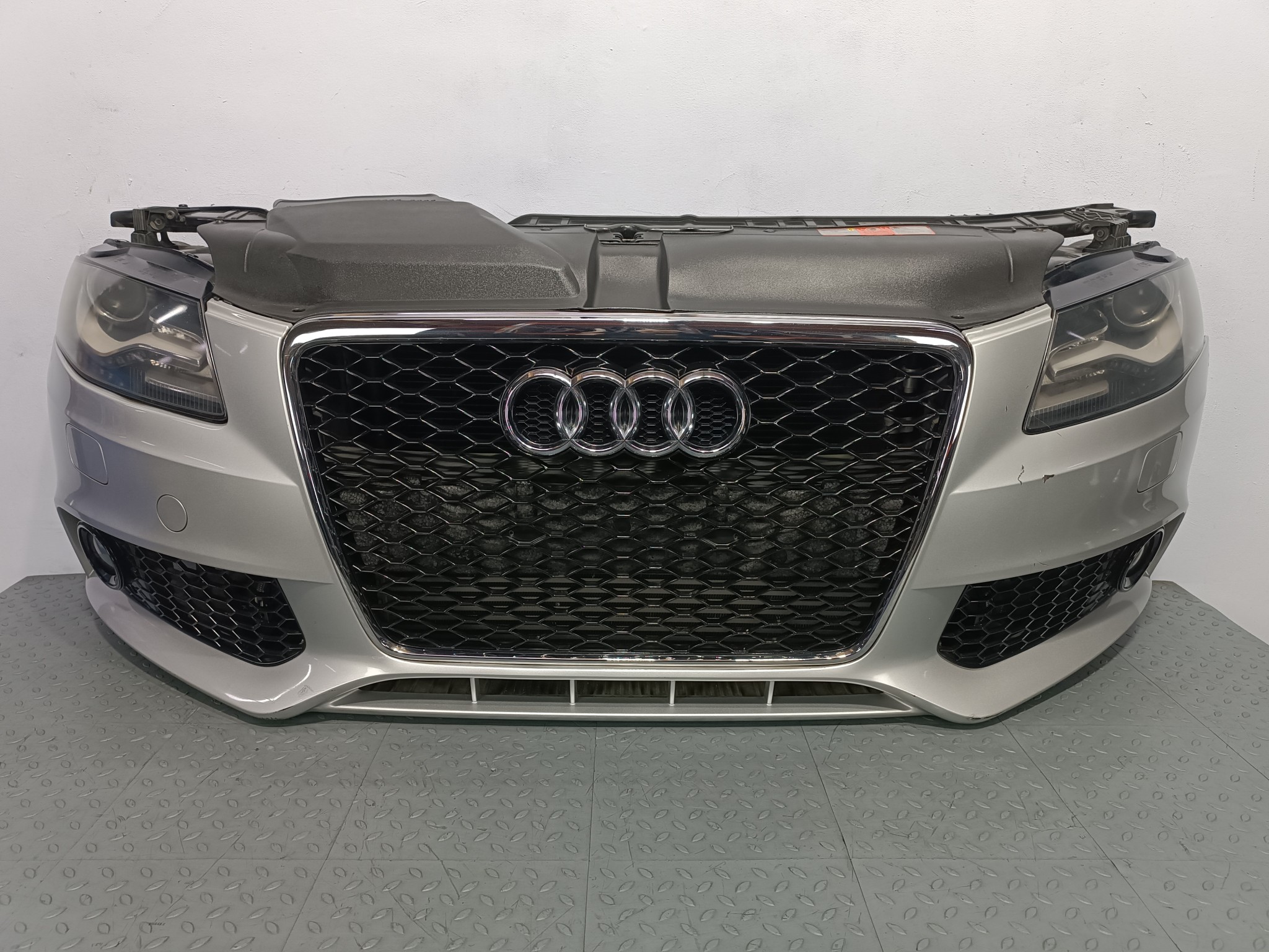 НОУСКАТ AUDI A4 8K0807105C серебро FE071