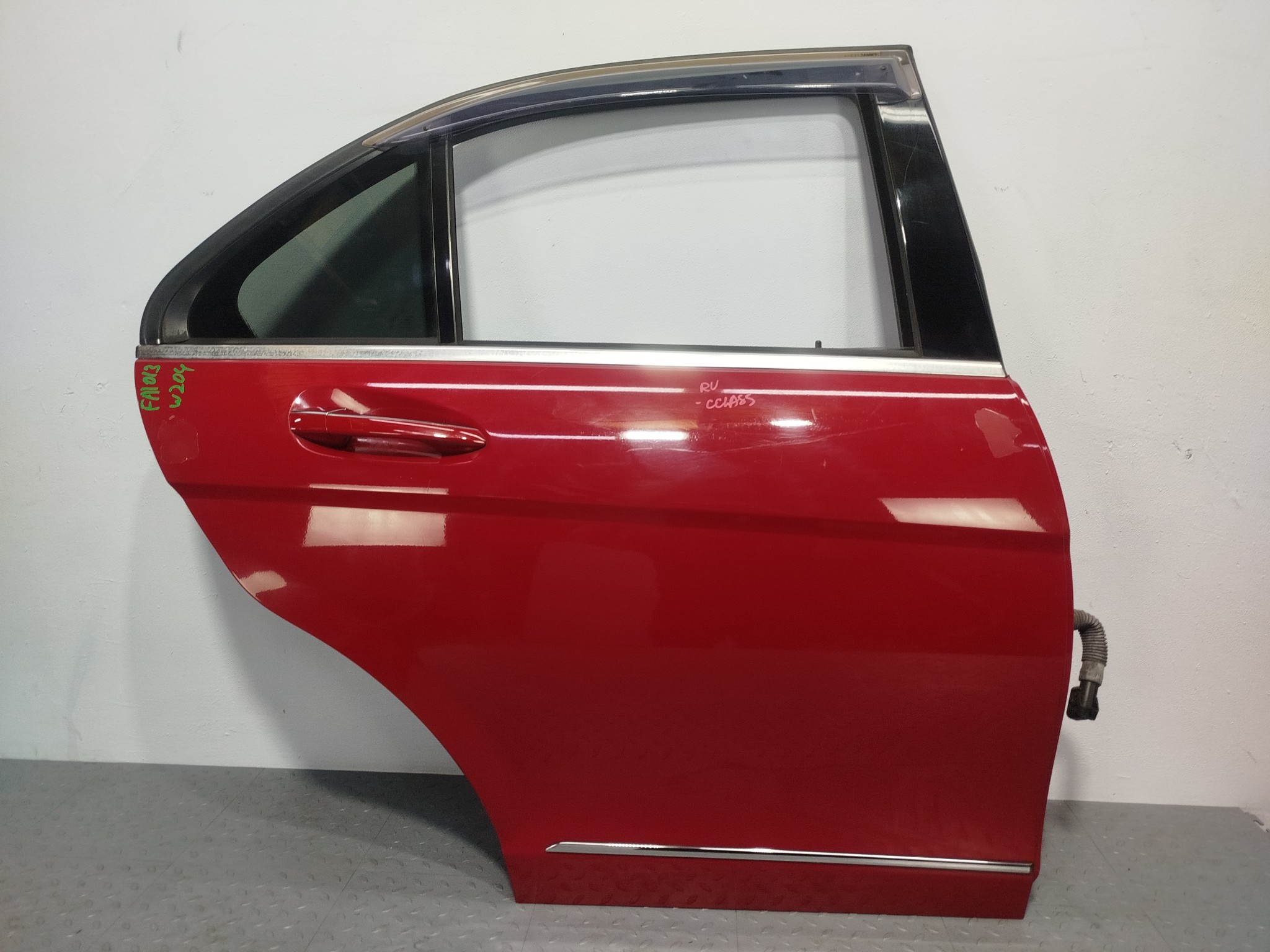 ДВЕРЬ MERCEDES-BENZ C-CLASS A2047302200 ЗАДНЯЯ ПРАВАЯ красный, 590U FA1013
