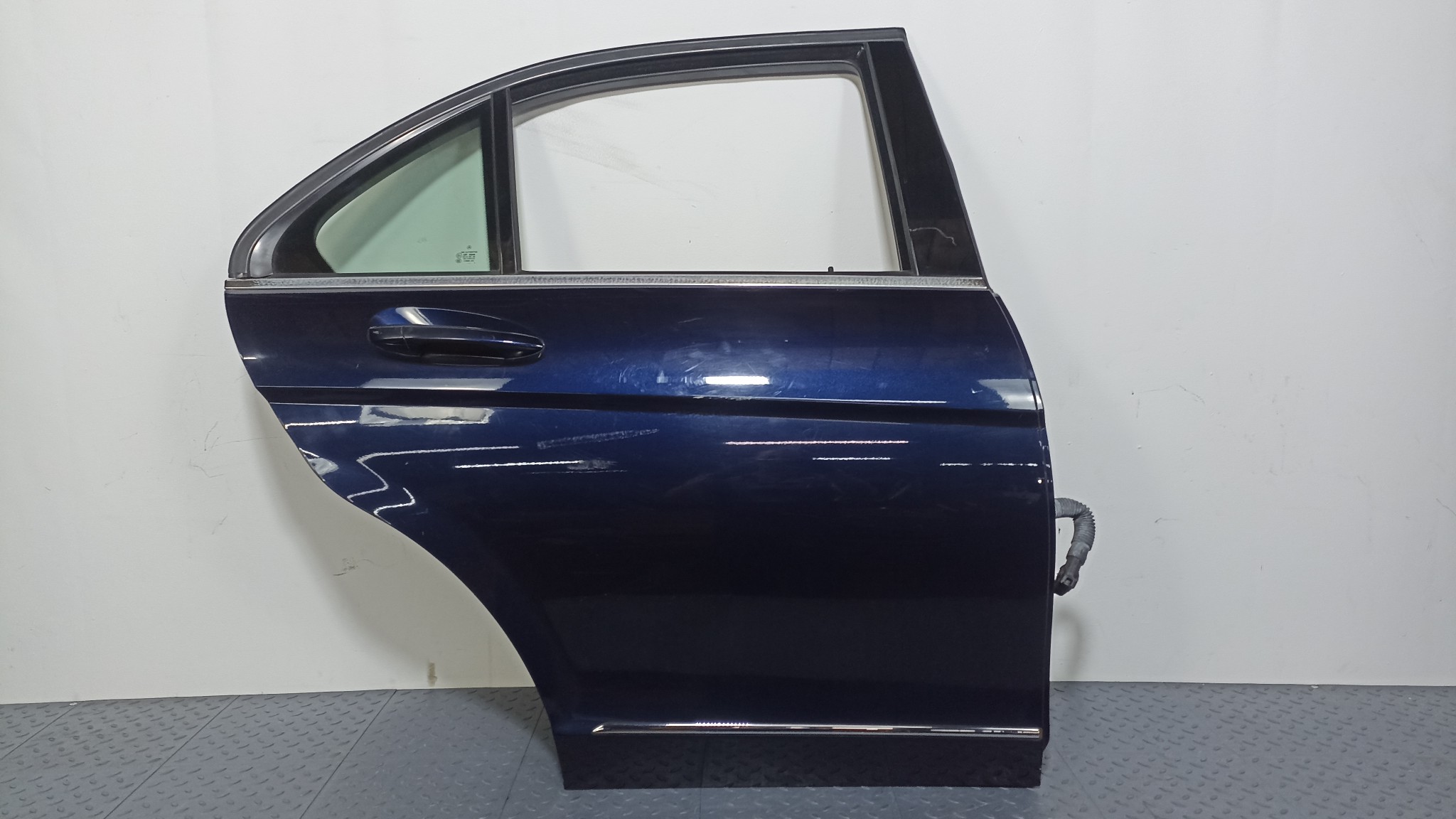 ДВЕРЬ MERCEDES-BENZ C-CLASS A2047302200 ЗАДНЯЯ ПРАВАЯ темно-синий, 890U FA1041