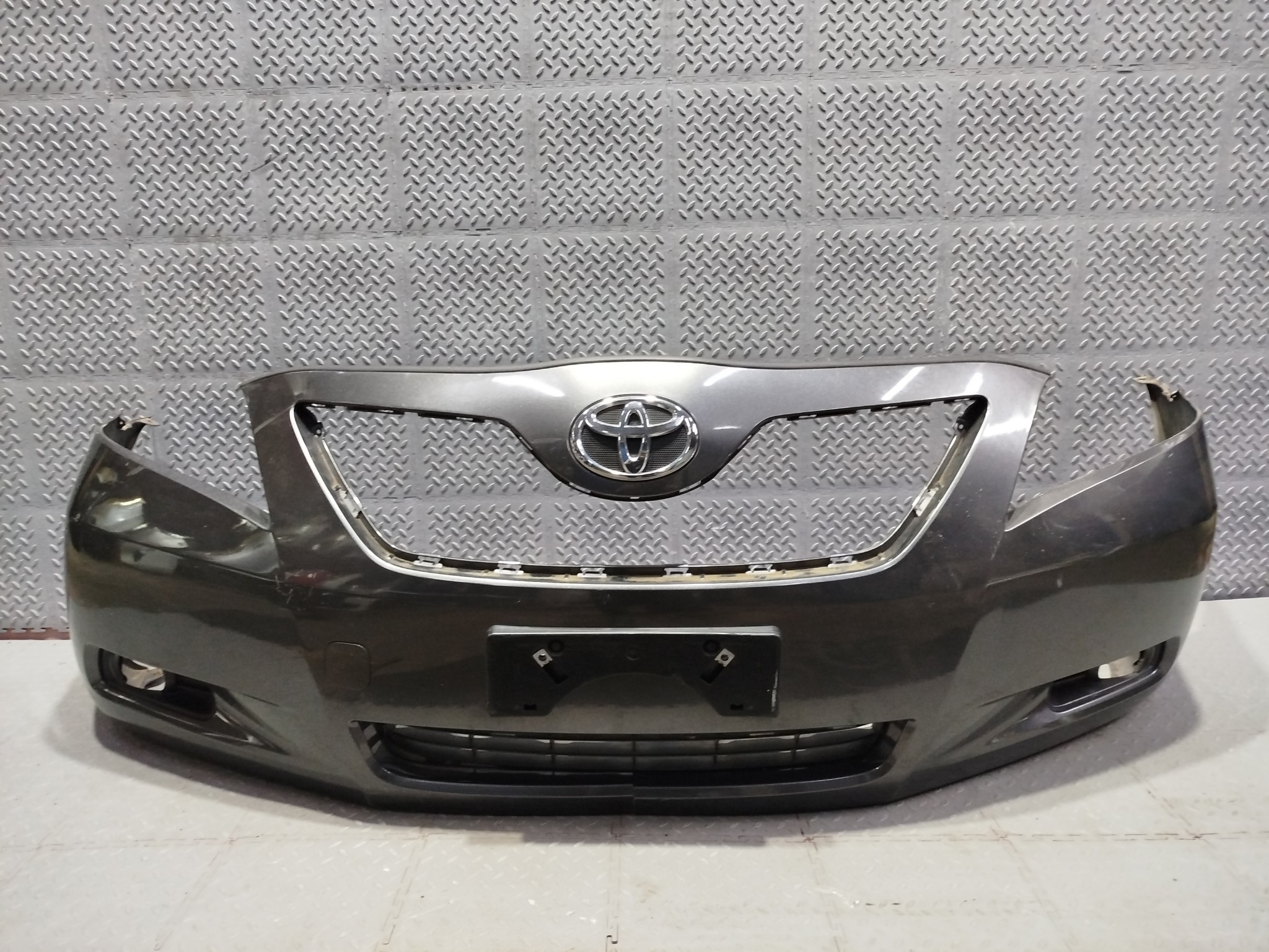 БАМПЕР TOYOTA DAIHATSU ALTIS CAMRY 5211933943 ПЕРЕДНИЙ  серый, 1G3 S4221Z
