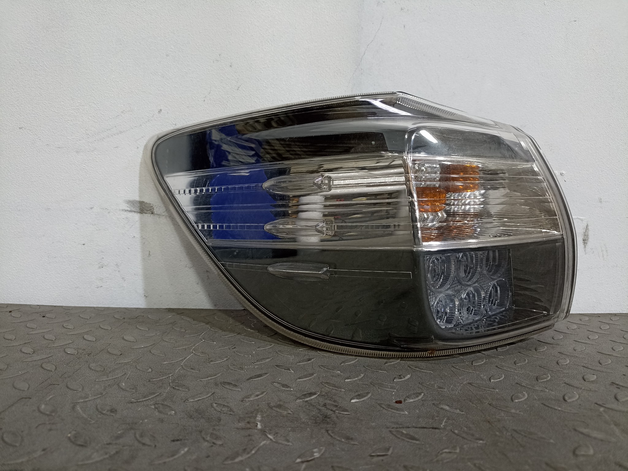 ФОНАРЬ TOYOTA ЛЕВЫЙ 8156068060 YE116