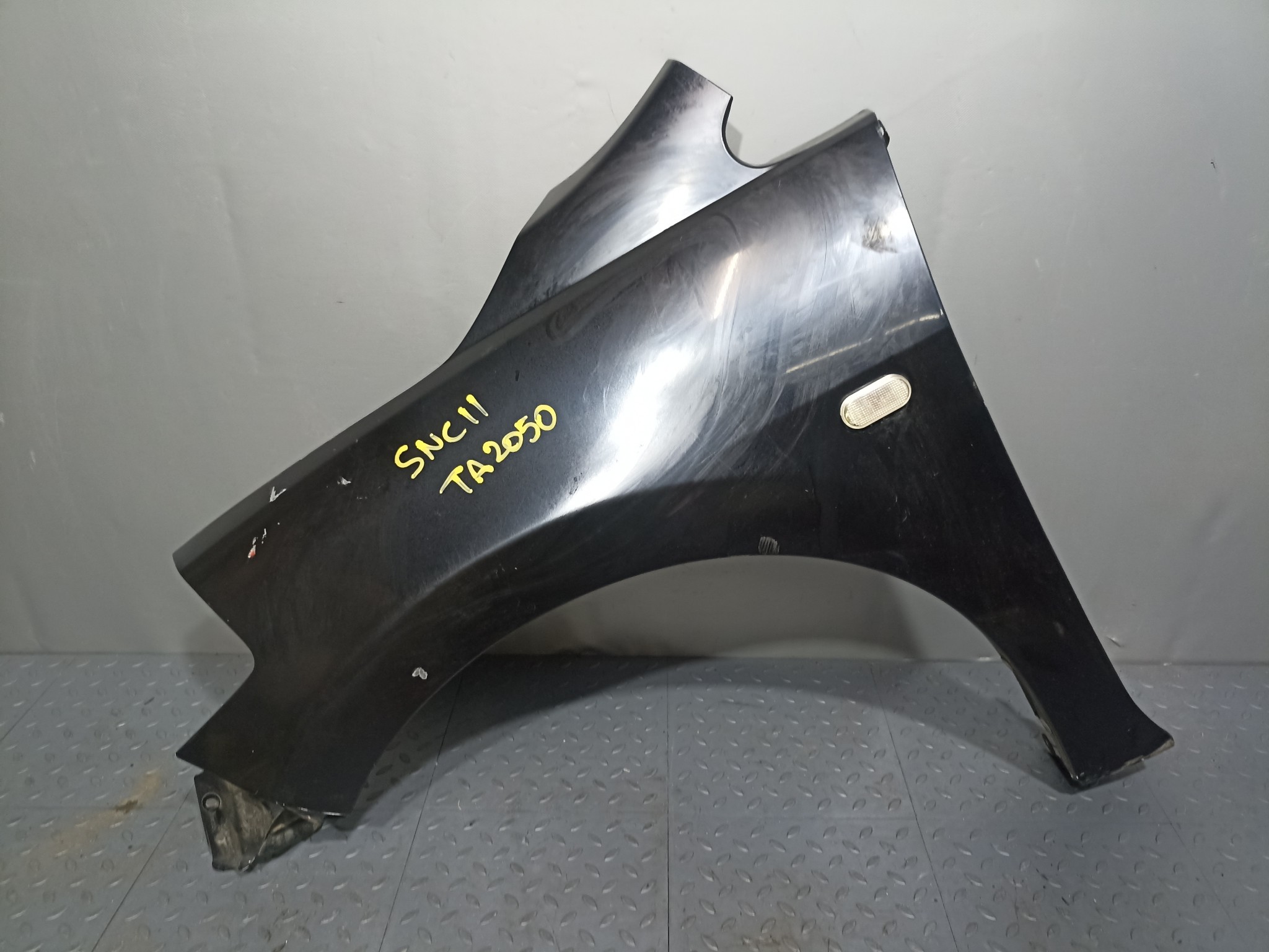 КРЫЛО NISSAN TIIDA TIIDA LATIO 63101ED030 ПЕРЕДНЕЕ ЛЕВОЕ  черный, B20 TA2050