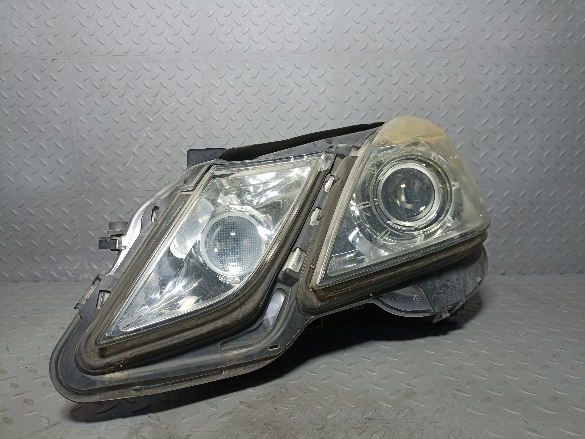 ФАРА MERCEDES-BENZ ЛЕВАЯ A2128204061 DY882Z