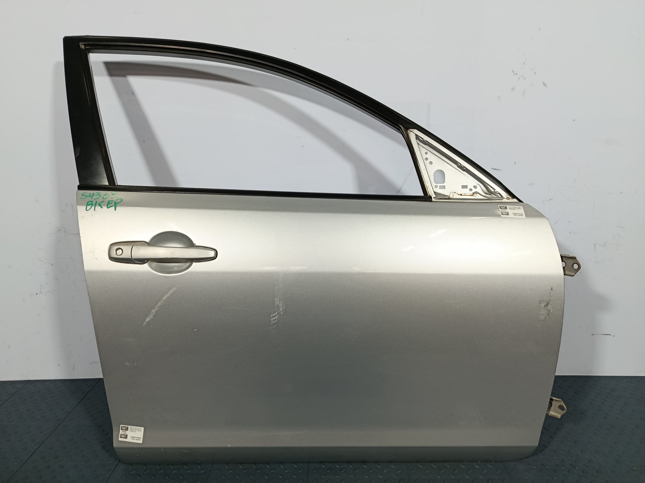 ДВЕРЬ MAZDA AXELA MAZDA3 BNYV5802XA ПЕРЕДНЯЯ ПРАВАЯ  серебро, 22V S4363