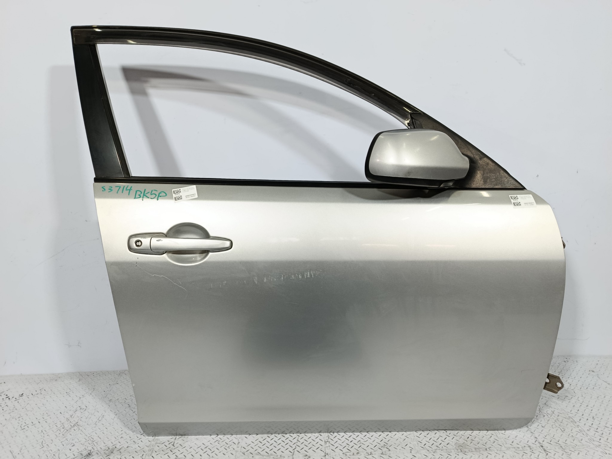 ДВЕРЬ MAZDA AXELA MAZDA3 BNYV5802XA ПЕРЕДНЯЯ ПРАВАЯ  серебро, 22V S3714