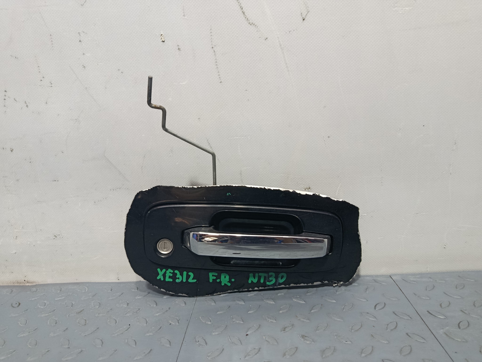 РУЧКА ДВЕРИ ВНЕШНЯЯ NISSAN ПЕРЕДНЯЯ ПРАВАЯ 806068H300  черный, KH3 XE312