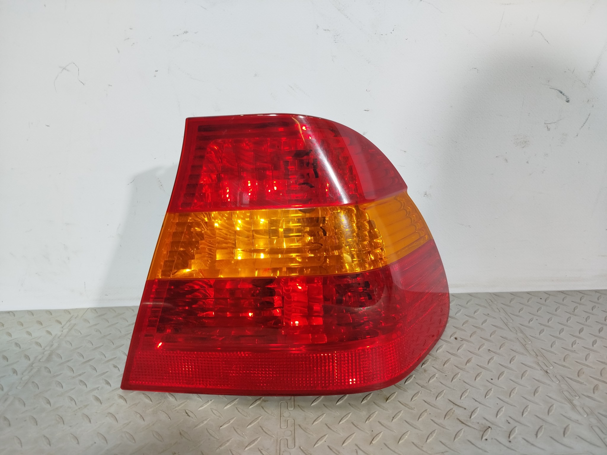 ФОНАРЬ BMW ПРАВЫЙ 63216946534 S4075