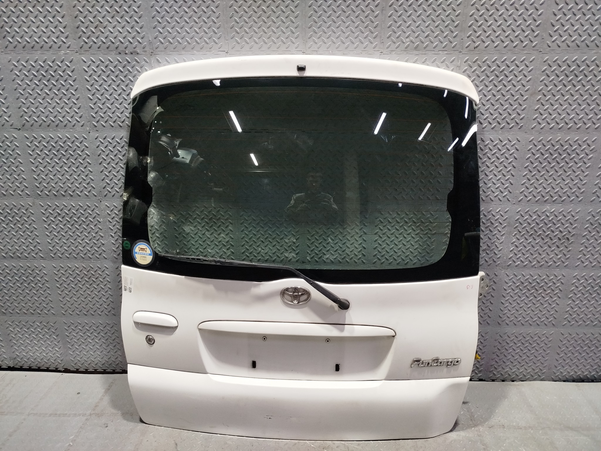 ДВЕРЬ ЗАДНЯЯ TOYOTA FUNCARGO YARIS VERSO 6700552050  белый, 040 FA1020