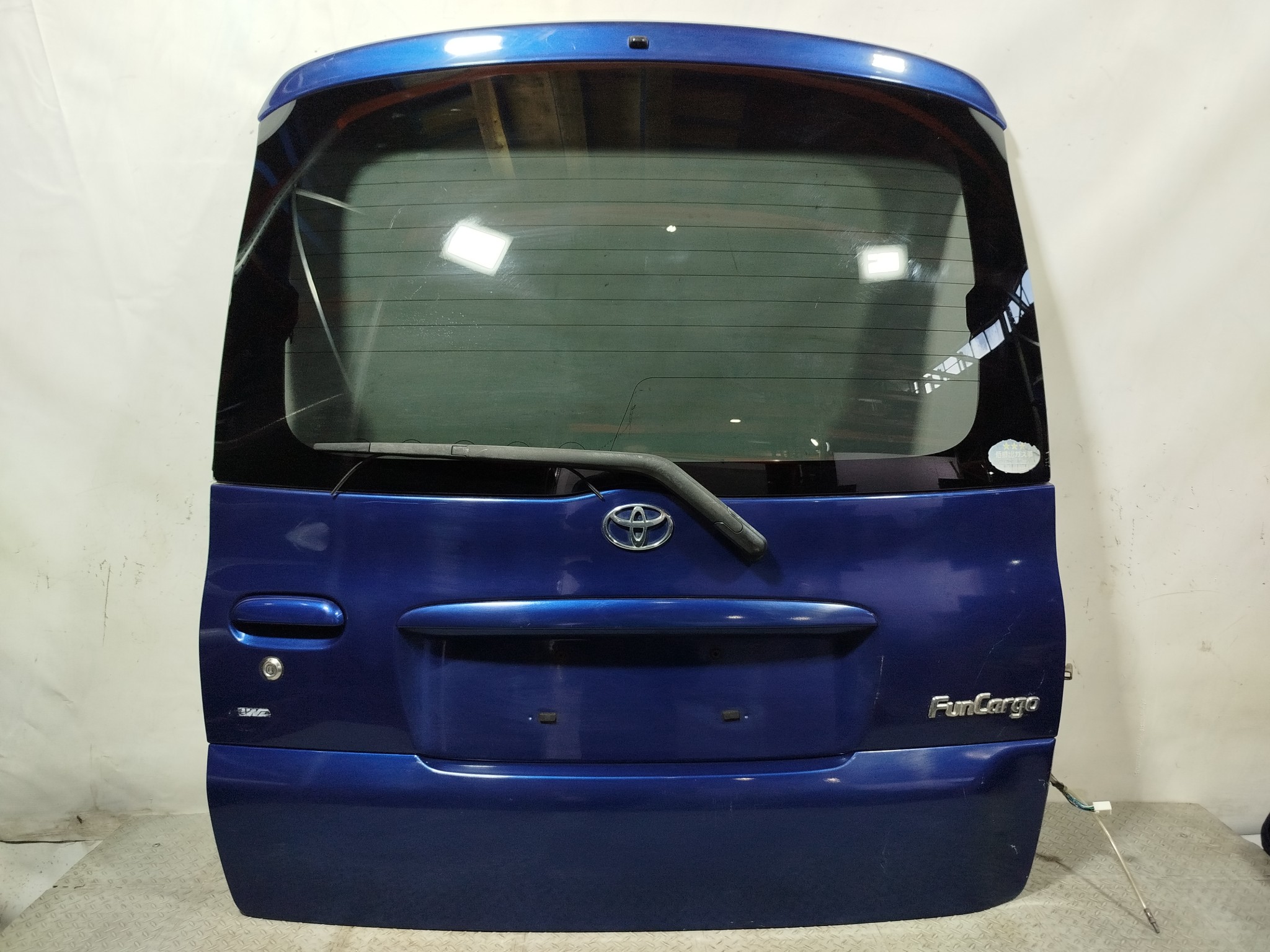 ДВЕРЬ ЗАДНЯЯ TOYOTA FUNCARGO YARIS VERSO 6700552050  синий, 8M6 XA6915