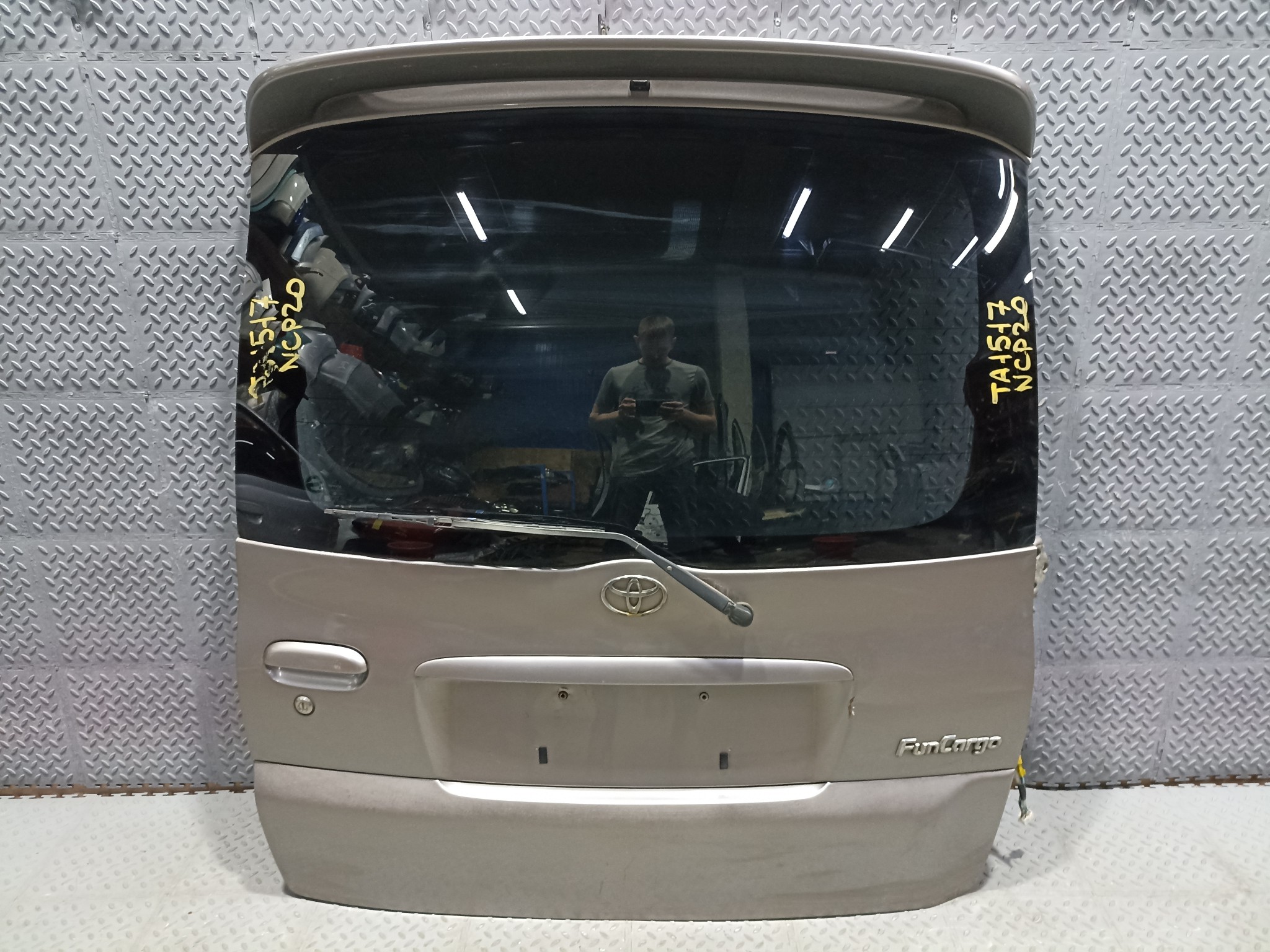 ДВЕРЬ ЗАДНЯЯ TOYOTA FUNCARGO YARIS VERSO 6700552050  серый, 1D2 TA1517