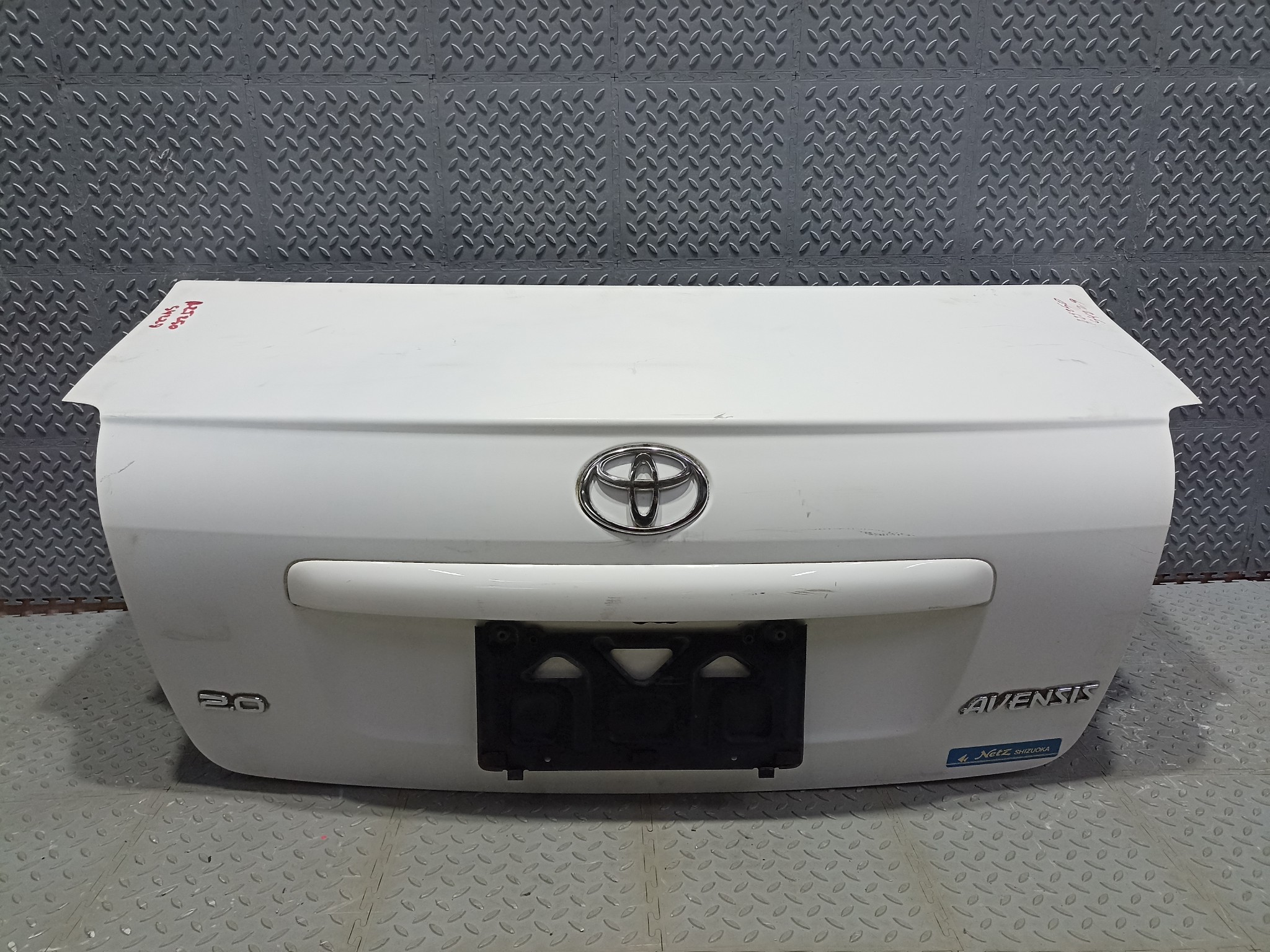 КРЫШКА БАГАЖНИКА TOYOTA AVENSIS 6440105050  белый, 040 S4229
