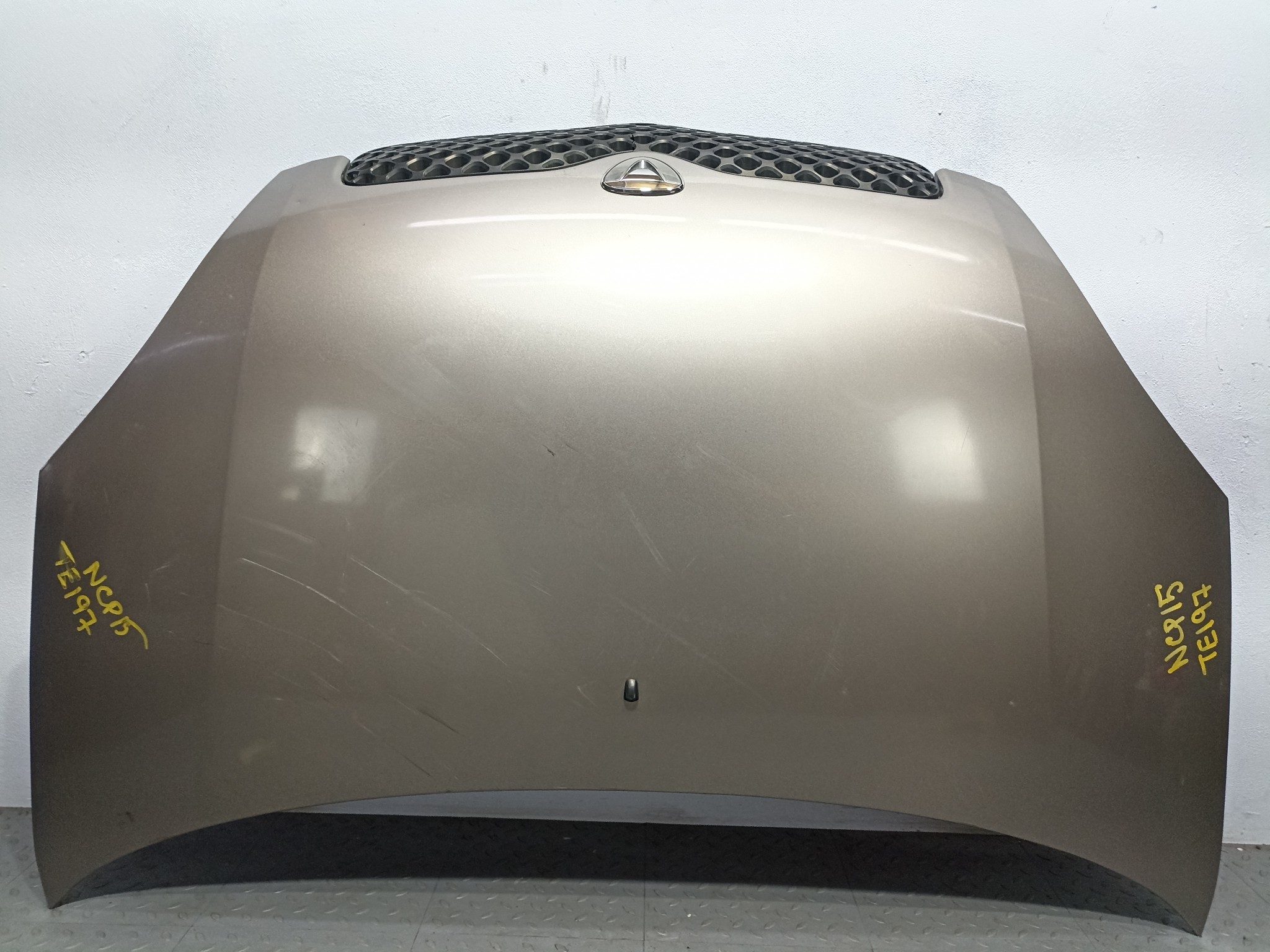 КАПОТ TOYOTA VITZ YARIS 5330152010  серый, 1D2 TE197