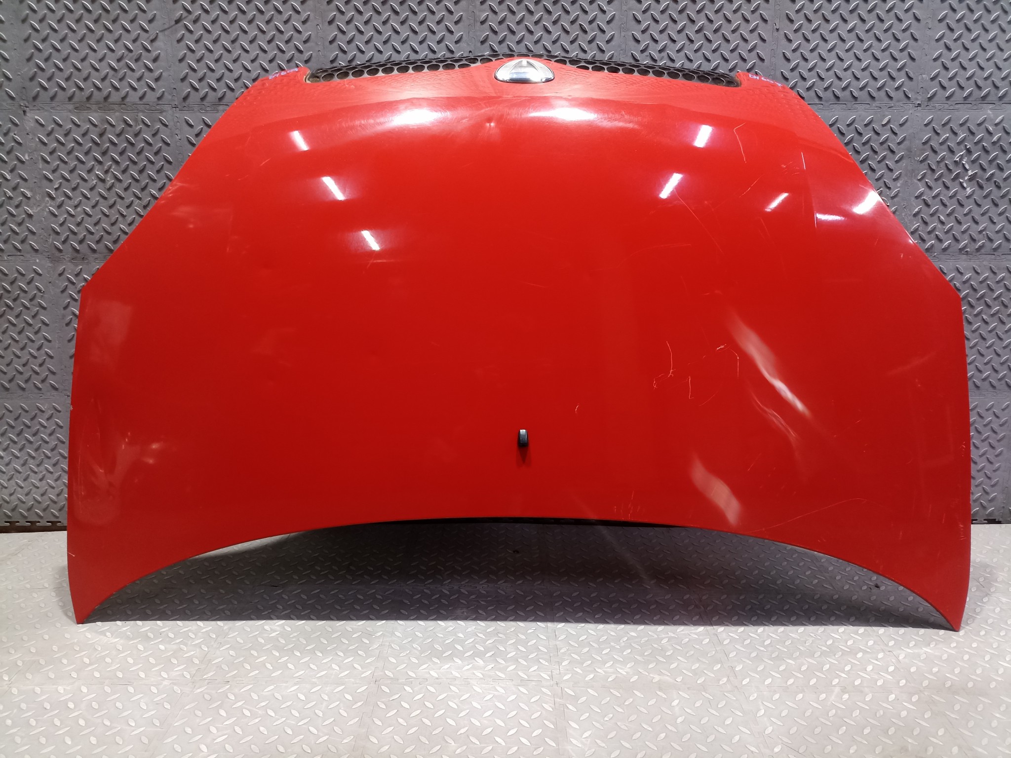 КАПОТ TOYOTA VITZ YARIS 5330152010  красный DY607