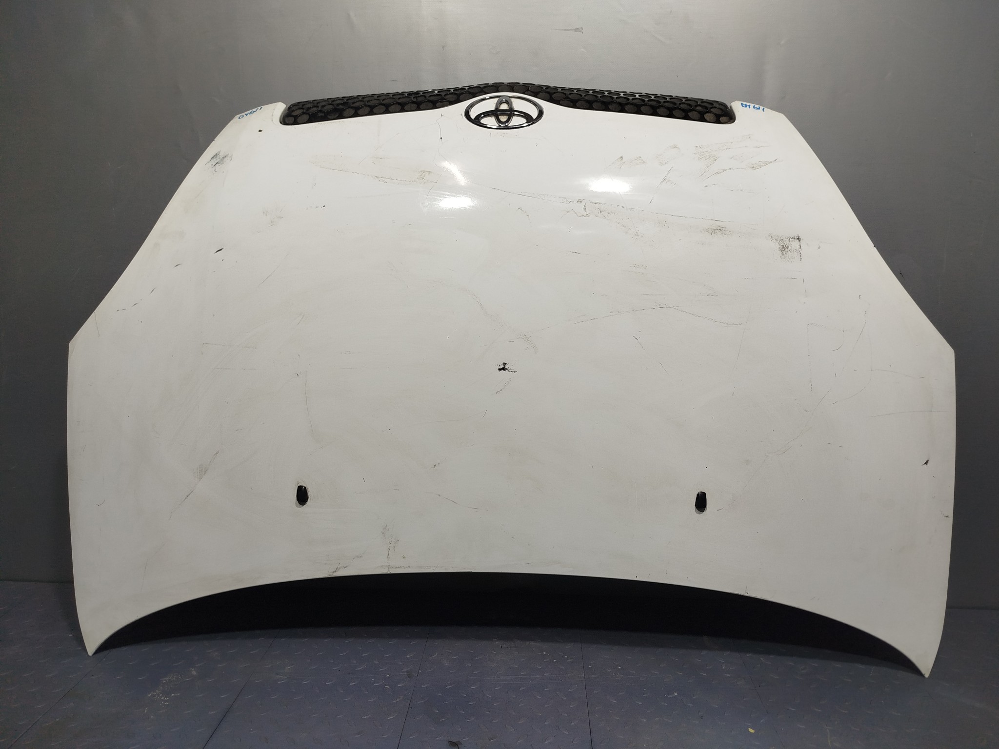 КАПОТ TOYOTA VITZ YARIS 5330152010  белый DY611